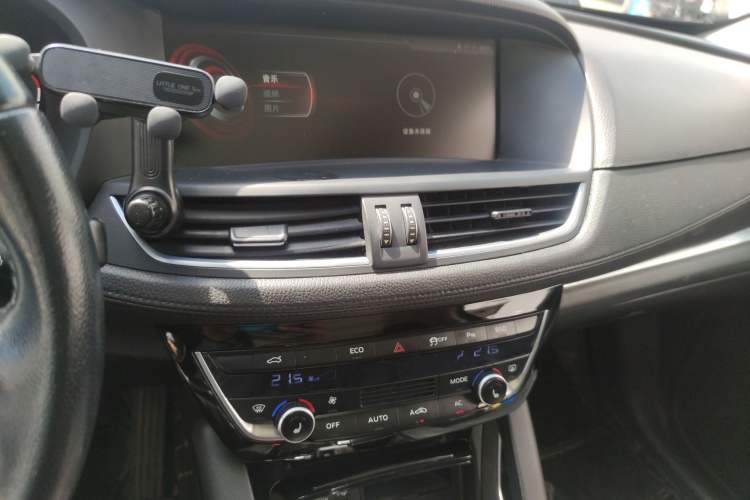 Used BORGWARD BX7 2018 28T Two-Wheel Drive Luxury Version 5 Seats China V Emission Standard Audio And AC Panel