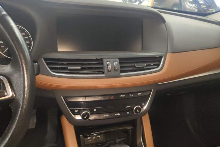 Used BORGWARD BX7 2018 28T 2WD Premium 5-seater National V Audio And AC Panel
