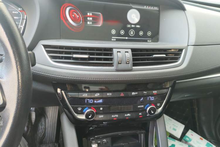 Used BORGWARD BX7 2018 28T Four-Wheel Drive Flagship Version 5 Seats China VI Emission Standard Audio And AC Panel