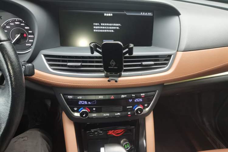 Used BORGWARD BX7 2018 28T Two-Wheel Drive Premium 7-Seater China VI Audio And AC Panel