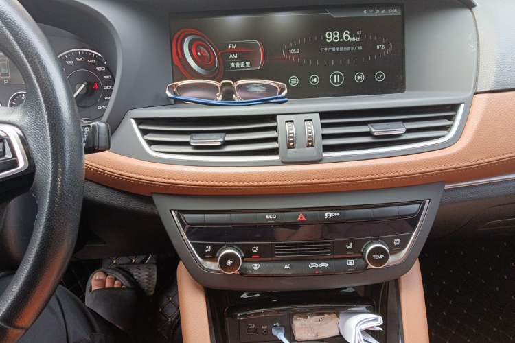 Used BORGWARD BX7 2018 28T 2WD Comfort Version 5 Seats China V Emission Standard Audio And AC Panel