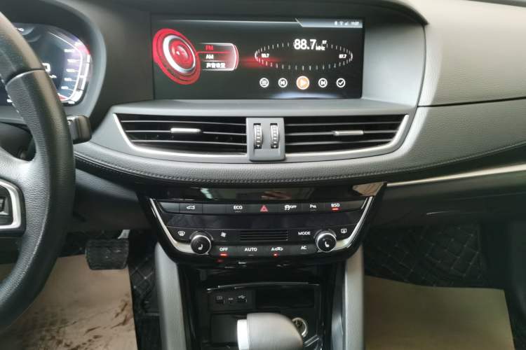 Used BORGWARD BX7 2018 28T Two-Wheel Drive Luxury Version 5 Seats China VI Emission Standard Audio And AC Panel