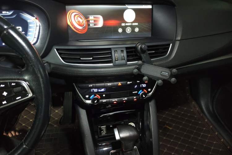 Used BORGWARD BX7 2018 28T Two-Wheel Drive Luxury Version 5 Seats China V Emission Standard Audio And AC Panel