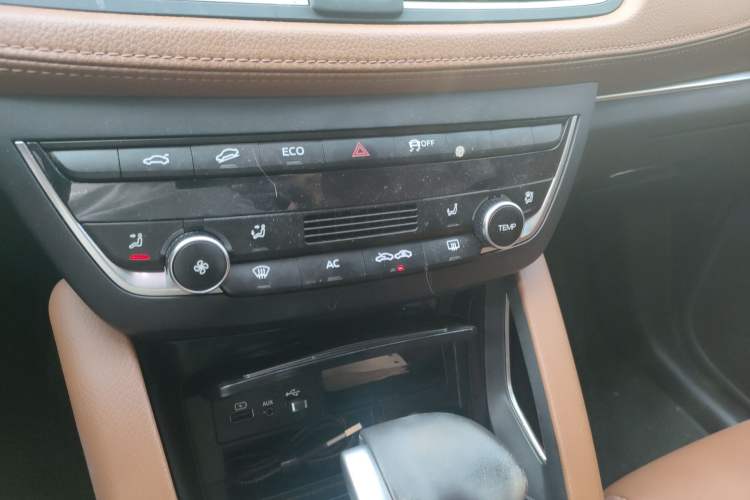 Used BORGWARD BX7 2018 28T Four-wheel Drive Luxury Model 5 Seats China VI Emission Standard Audio And AC Panel