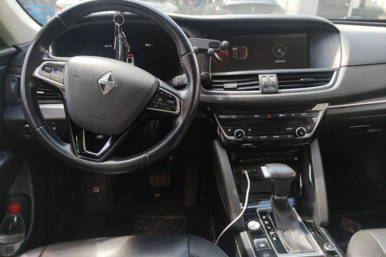 Used BORGWARD BX7 2018 28T Two-Wheel Drive Luxury Version 5 Seats China V Emission Standard Center Console
