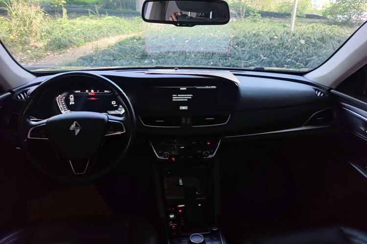 Used BORGWARD BX7 2018 28T Two-Wheel Drive Luxury Version 5 Seats China VI Emission Standard Center Console