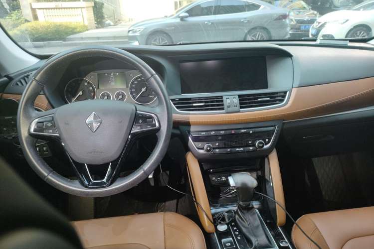 Used BORGWARD BX7 2018 28T Four-wheel Drive Luxury Model 5 Seats China VI Emission Standard Center Console