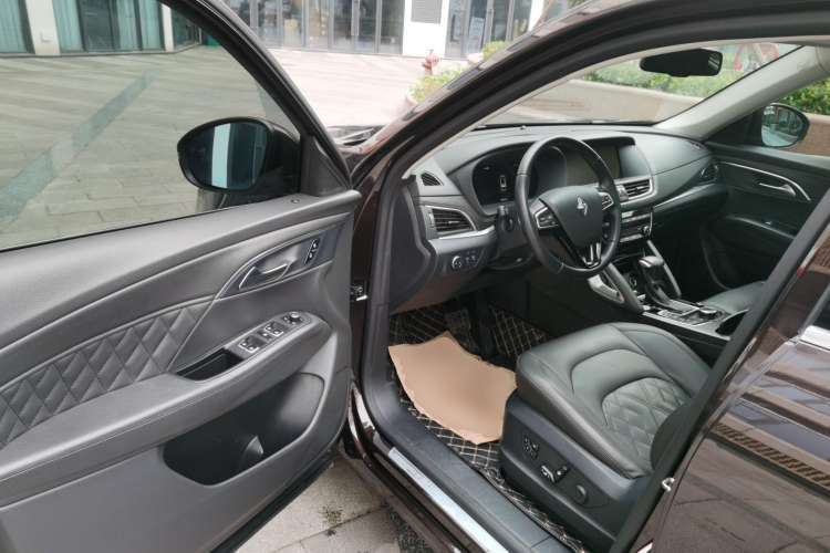 Used BORGWARD BX7 2018 28T Two-Wheel Drive Luxury Version 5 Seats China VI Emission Standard Driver Seat