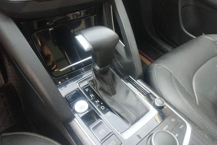 Used BORGWARD BX7 2018 28T 2WD Comfort Version 5 Seats China VI Emission Standard Gear Lever
