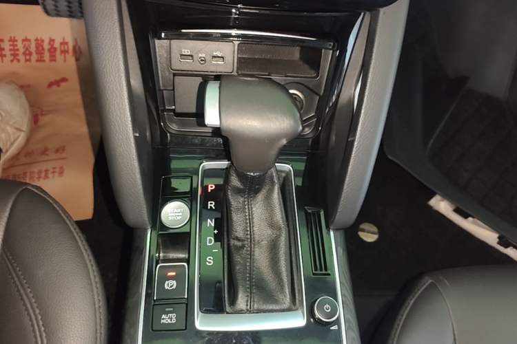 Used BORGWARD BX7 2018 28T Two-Wheel Drive Luxury Version 5 Seats China VI Emission Standard Gear Lever