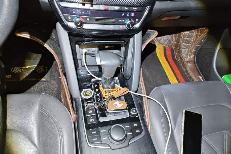 Used BORGWARD BX7 2018 28T Two-Wheel Drive Luxury Version 5 Seats China VI Emission Standard Gear Lever