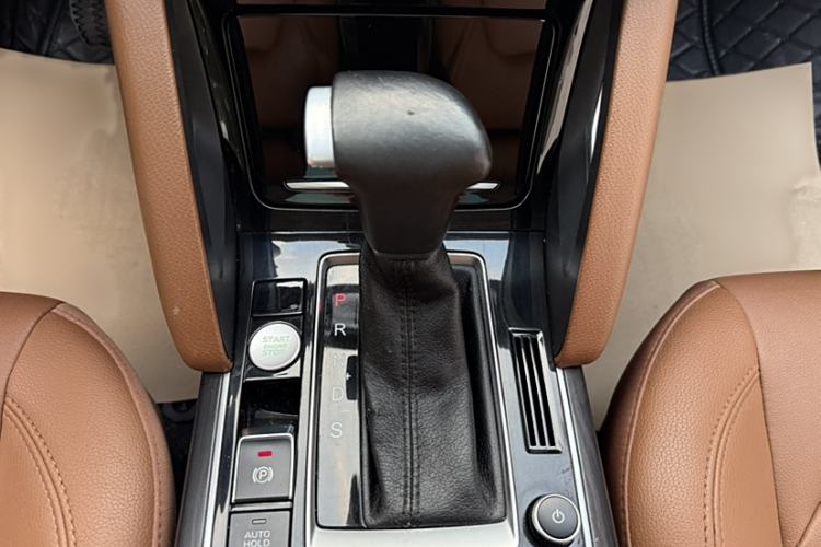 Used BORGWARD BX7 2018 28T Four-wheel Drive Luxury Model 5 Seats China VI Emission Standard Gear Lever
