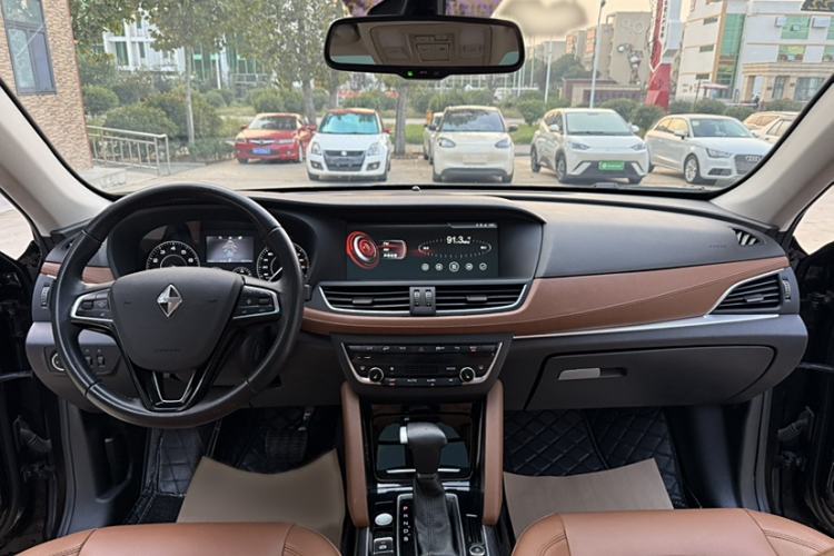 Used BORGWARD BX7 2018 28T Four-wheel Drive Luxury Model 5 Seats China VI Emission Standard Interior 2