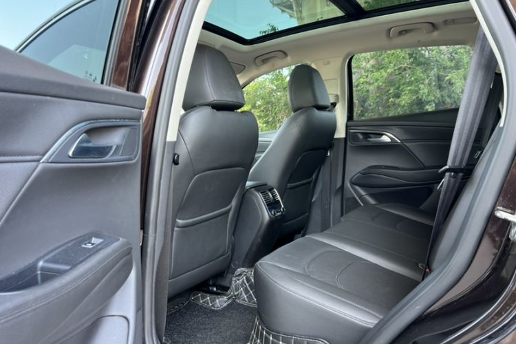 Used BORGWARD BX7 2018 28T Front-Wheel Drive Quality Enjoyment Version 5 Seats China VI Emission Standard Interior 3