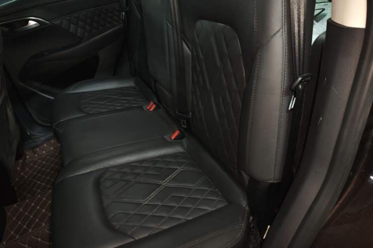 Used BORGWARD BX7 2018 28T Two-Wheel Drive Luxury Version 5 Seats China V Emission Standard Left Rear Seat