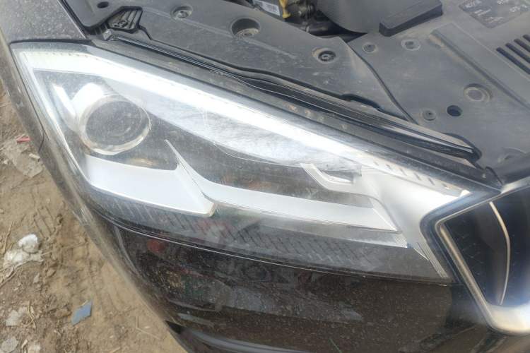 Used BORGWARD BX7 2018 28T 2WD Comfort Version 5 Seats China V Emission Standard Right Front Headlight