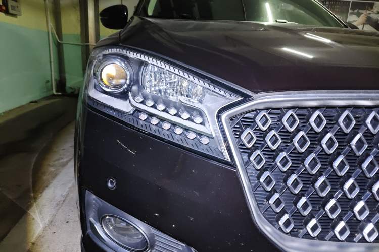 Used BORGWARD BX7 2018 28T Two-Wheel Drive Luxury Version 5 Seats China VI Emission Standard Right Front Headlight
