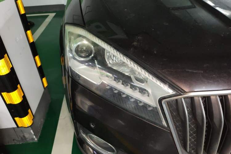 Used BORGWARD BX7 2018 28T Two-Wheel Drive Luxury Version 5 Seats China V Emission Standard Right Front Headlight