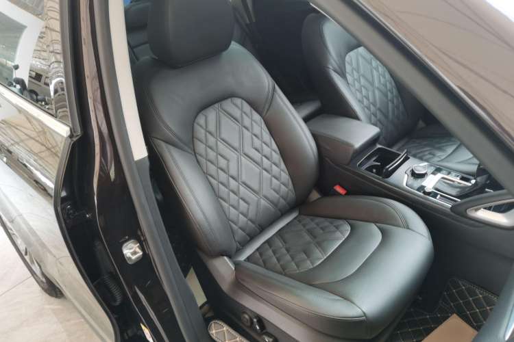 Used BORGWARD BX7 2018 28T Two-Wheel Drive Luxury Version 5 Seats China VI Emission Standard Right Front Seat