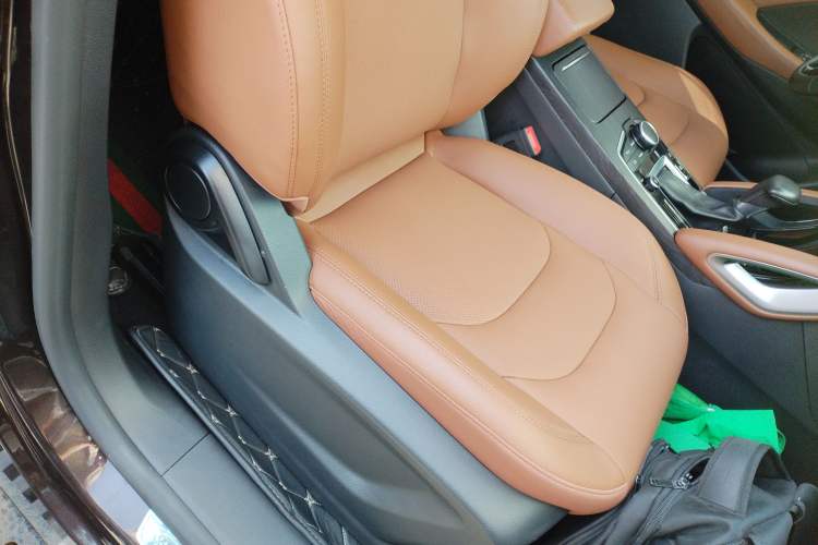 Used BORGWARD BX7 2018 28T Front-Wheel Drive Quality Enjoyment Version 5 Seats China VI Emission Standard Right Front Seat
