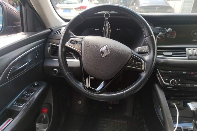 Used BORGWARD BX7 2018 28T Two-Wheel Drive Luxury Version 5 Seats China V Emission Standard Steering Wheel