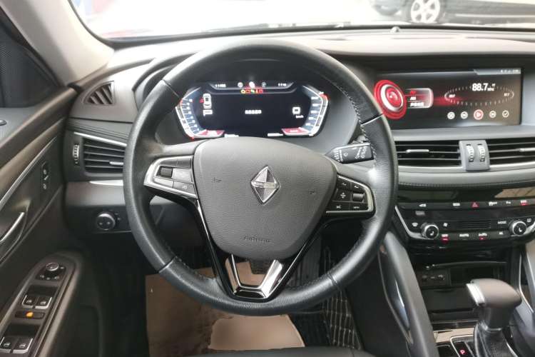 Used BORGWARD BX7 2018 28T Two-Wheel Drive Luxury Version 5 Seats China VI Emission Standard Steering Wheel