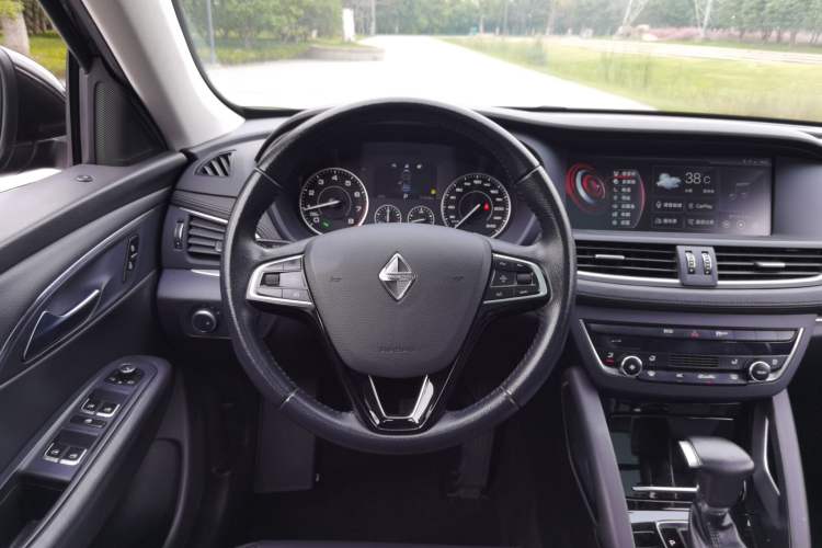 Used BORGWARD BX7 2018 28T 2WD Comfort Version 5 Seats China VI Emission Standard Steering Wheel