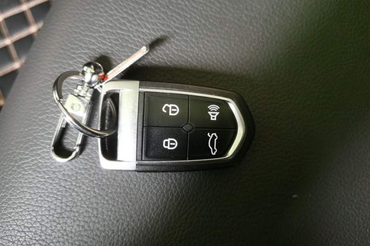 Used BORGWARD BX7 2018 28T Two-Wheel Drive Luxury Version 5 Seats China VI Emission Standard Vehicle Key