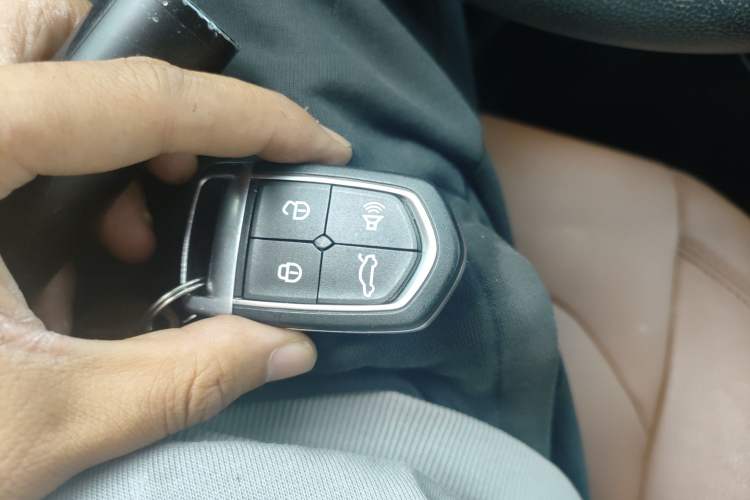 Used BORGWARD BX7 2018 28T Four-wheel Drive Luxury Model 5 Seats China VI Emission Standard Vehicle Key