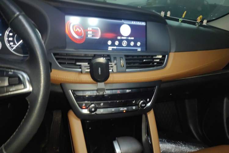 Used BORGWARD BX7 2018 28T Four-Wheel Drive Comfort Model 5 Seats Audio And AC Panel