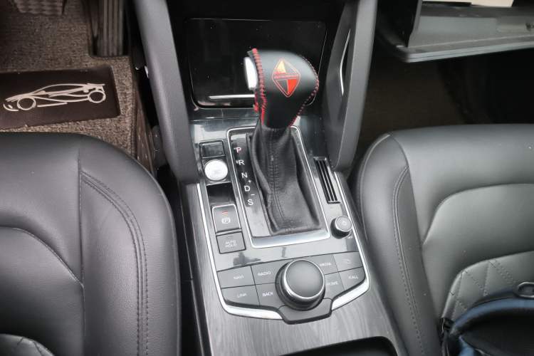 Used BORGWARD BX7 2018 28T Two-Wheel Drive Luxury Version 5 Seats China VI Emission Standard Gear Lever