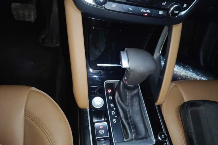 Used BORGWARD BX7 2018 28T Four-Wheel Drive Comfort Model 5 Seats Gear Lever
