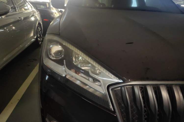Used BORGWARD BX7 2018 28T Four-Wheel Drive Comfort Model 5 Seats Right Front Headlight