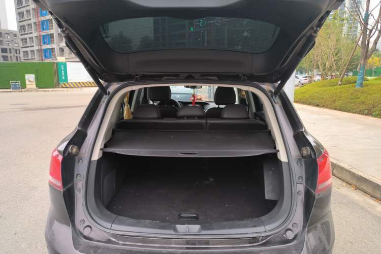 Used BORGWARD BX7 2018 28T Two-Wheel Drive Luxury Version 5 Seats China VI Emission Standard Trunk