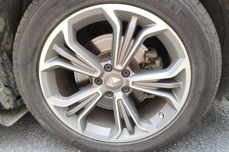 Used BORGWARD BX7 2018 28T Two-Wheel Drive Luxury Version 5 Seats China V Emission Standard Right Front Wheel Hub