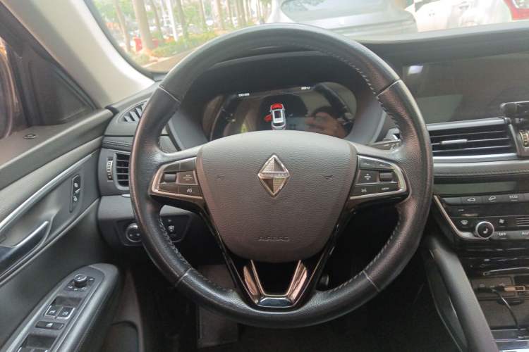 Used BORGWARD BX7 2018 28T Two-Wheel Drive Luxury Version 5 Seats China V Emission Standard Steering Wheel