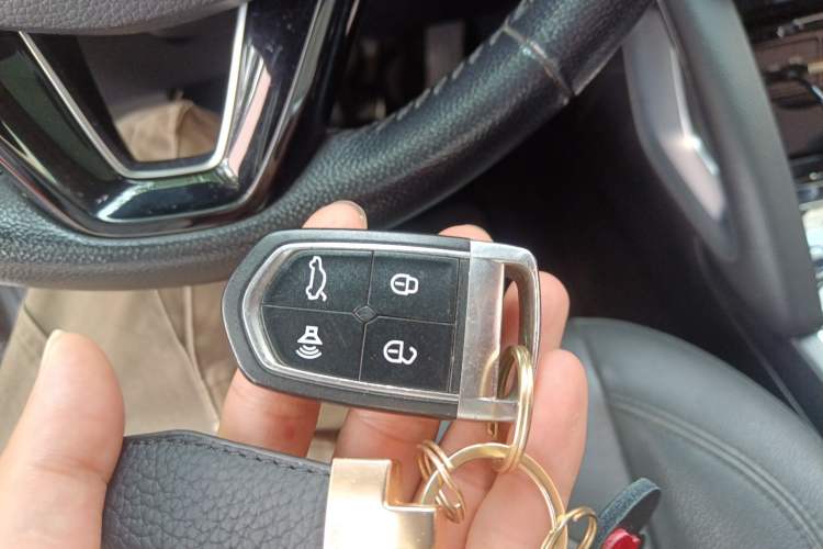 Used BORGWARD BX7 2018 28T Two-Wheel Drive Luxury Version 5 Seats China V Emission Standard Vehicle Key