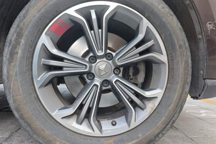 Used BORGWARD BX7 2018 28T 2WD Quality Enjoyment Version 7 Seats China V Emission Standard Right Front Wheel Hub