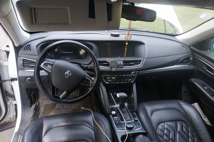 Used BORGWARD BX7 2018 28T Two-Wheel Drive Luxury Version 5 Seats China V Emission Standard Center Console