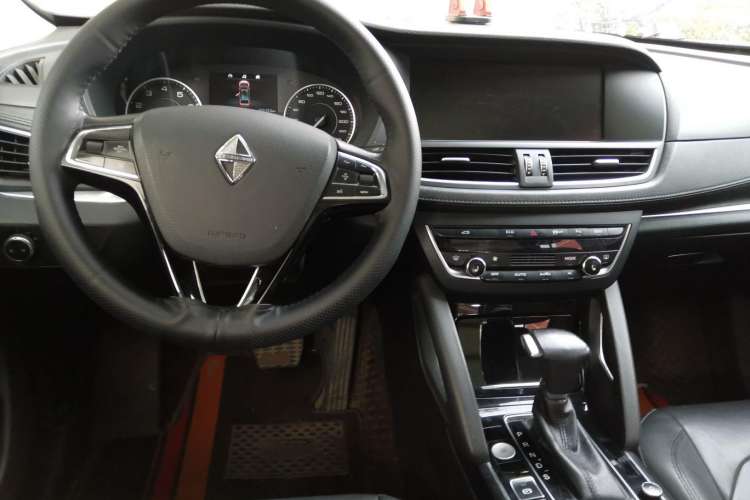 Used BORGWARD BX7 2018 28T Front-Wheel Drive Quality Enjoyment Version 5 Seats China VI Emission Standard Center Console