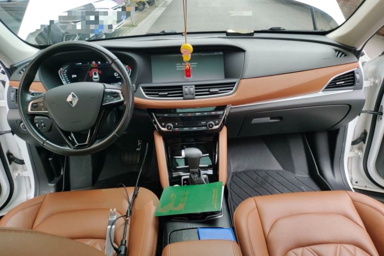 Used BORGWARD BX7 2018 28T Two-Wheel Drive Luxury Version 5 Seats China V Emission Standard Center Console