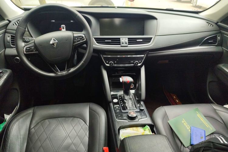 Used BORGWARD BX7 2018 28T Two-Wheel Drive Luxury Version 5 Seats China V Emission Standard Center Console