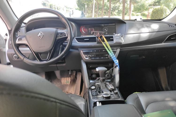 Used BORGWARD BX7 2018 28T Four-wheel Drive Luxury Model 5 Seats China VI Emission Standard Center Console