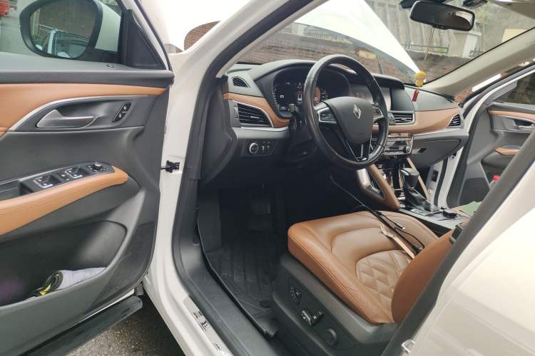 Used BORGWARD BX7 2018 28T Two-Wheel Drive Luxury Version 5 Seats China V Emission Standard Driver Seat