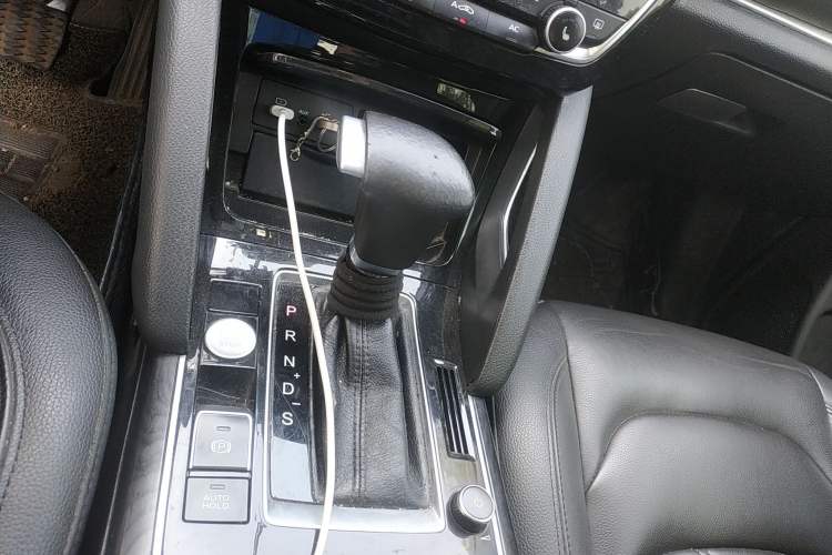 Used BORGWARD BX7 2018 28T Two-Wheel Drive Luxury Version 5 Seats China V Emission Standard Gear Lever