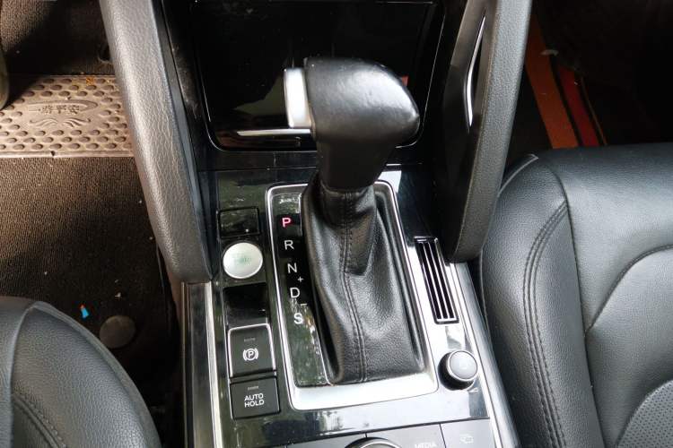 Used BORGWARD BX7 2018 28T Front-Wheel Drive Quality Enjoyment Version 5 Seats China VI Emission Standard Gear Lever