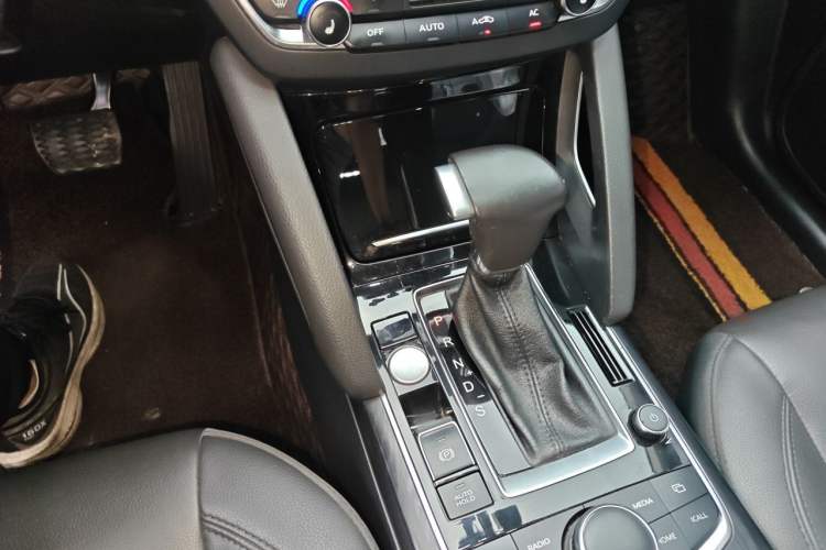 Used BORGWARD BX7 2018 28T Front-Wheel Drive Quality Enjoyment Version 5 Seats China VI Emission Standard Gear Lever