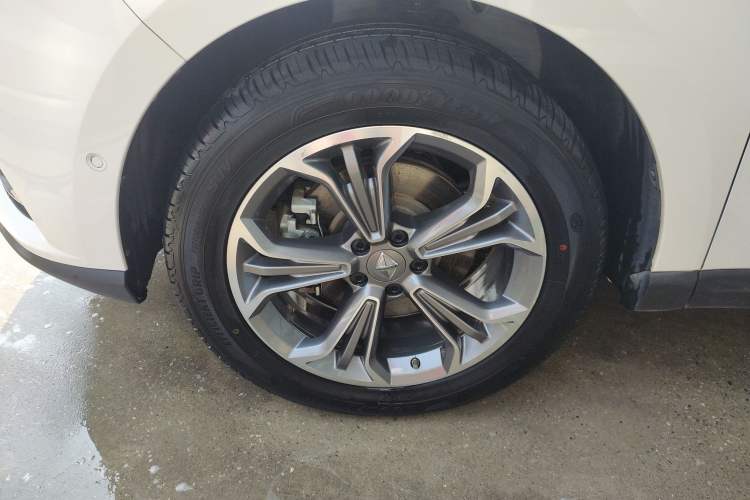 Used BORGWARD BX7 2018 28T Four-Wheel Drive Flagship Version 5 Seats China VI Emission Standard Left Front Wheel Hub
