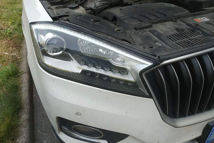 Used BORGWARD BX7 2018 28T Two-Wheel Drive Luxury Version 5 Seats China V Emission Standard Right Front Headlight