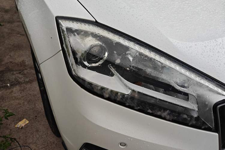 Used BORGWARD BX7 2018 28T Front-Wheel Drive Quality Enjoyment Version 5 Seats China VI Emission Standard Right Front Headlight